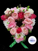 Duże serce pełne kwiatów-stroik na pomnik