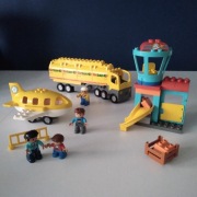 Lego Duplo 10871 Wieża kontroli lotów + Ciężarówka i figurki