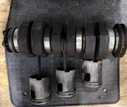 Zabytkowa część.  Wal tłoki syrena 105