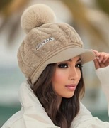 Ciepła czapka zimowa z daszkiem i pomponem damska pluszowa beret