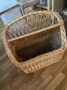 Kosz z funkcją siedzenia i przechowywania 