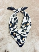 Apaszka chustka w modnym stylu