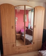 Duża szafa garderoba z lustrem,szufladami i pułkami+biurko.Odbiór w Elblągu