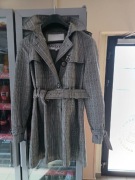 Elegancki płaszcz trench Madonna L krata . Nowy 