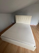 Meble do sypialni z łóżkiem małżeńskim w zestawie