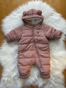 Kombinezon zimowy niemowlęcy z futerkową podszewką