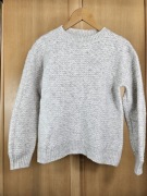 Szary jasnoszary sweterek z długim rękawem basic z domieszką wełny