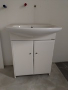 Duża umywalka z szafką