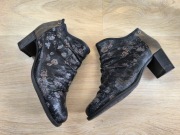 Wygodne skórzane botki na obcasie dkode 40