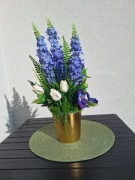 Wiosenno-letnia kompozycja z ostróżkami, Elegancki Stroik wiosenny 