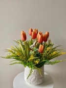 Wielkanocna kompozycja z tulipanami