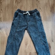 Elastyczne jeansy jogger Reserved r.134