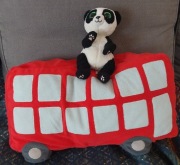 Pluszowy autobus i Miś.