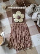 Makatka kwiatek, brązowo-żółty kwiat, dekoracja na ścianę