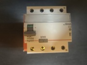 Wyłącznik różnicowo prądowy Legrand 400 V IP20 40 A .