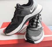 Buty sportowe Nike Legend Essential 2 – rozmiar 37,5