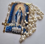 PREZENT RÓŻANIEC dla babci z magnesem Matka Boska Medjugorje.