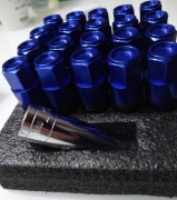 Uniwersalne śruby 20szt M12x1.25 28 mm  niebieskie