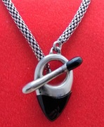 Vintage srebrny proba 925 naszyjnik wisiorek ozdobiony ? i czarną emalią.64