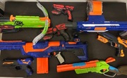 NERF i inne - zestaw 7 szt. karabinów i pistoletów - używane