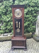 Zegar stojacy na lwich łapach Kohler