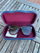 Okulary przeciwsłoneczne Gucci GG1133S VN8 niebiesko czerwone