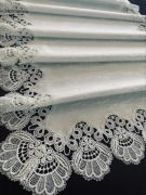 SUPER CENA-BIEŻNIK Z ŁŚNIĄCĄ KORONKĄ GIPIUROWĄ
