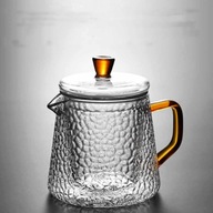 Čajník vyrobený zo skleneného borosilikátového skla