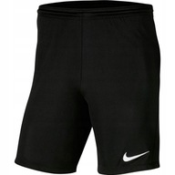 Nike krótkie spodenki przed kolano poliester czarny rozmiar 140 (135 - 140 cm)