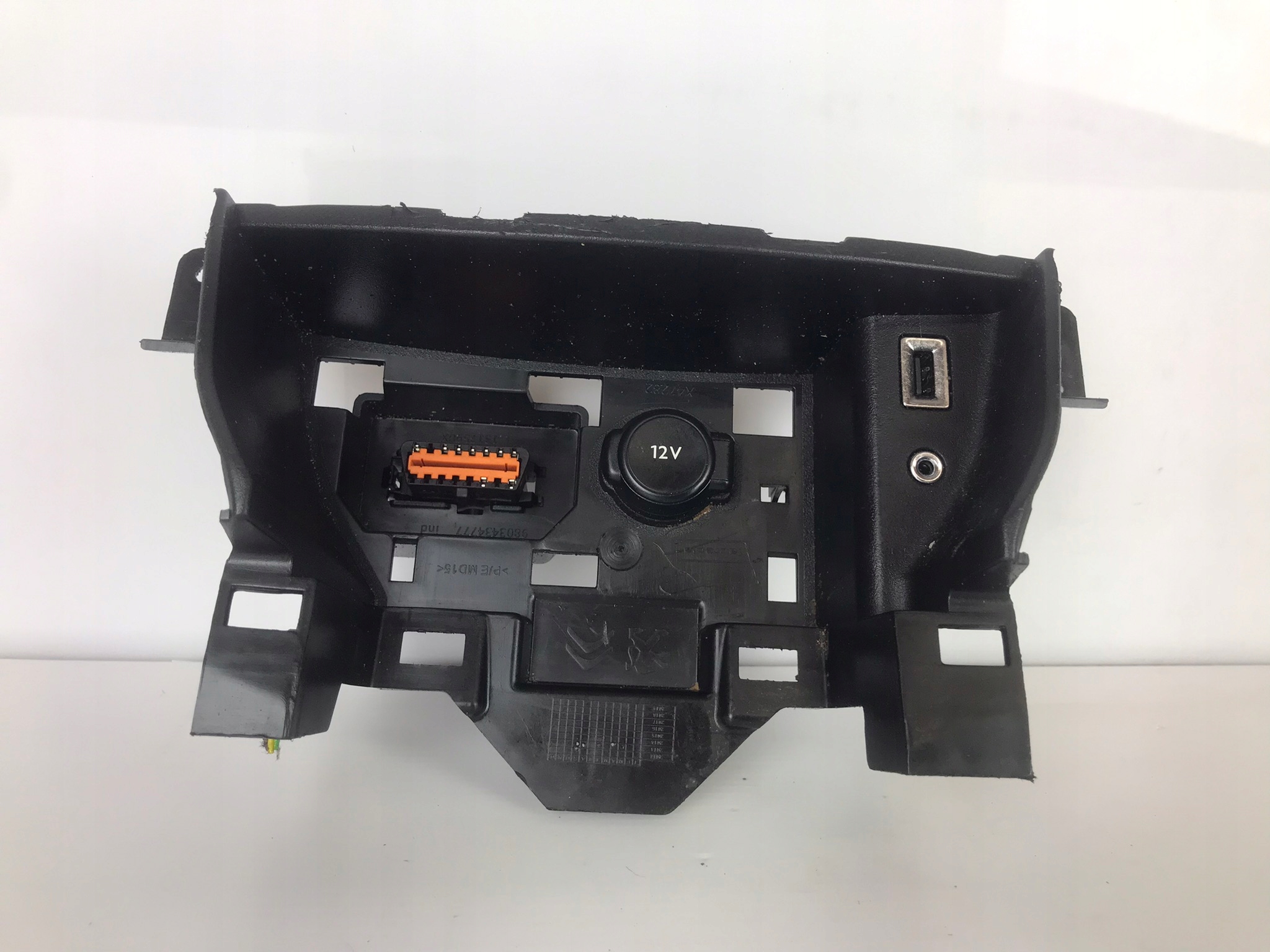 Купить Б/У Peugeot 308 2 t9 бардачок полка прикуриватель aux