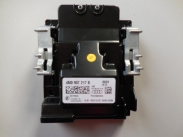 фото thumb №1, Audi q7 4m камера скло передньої