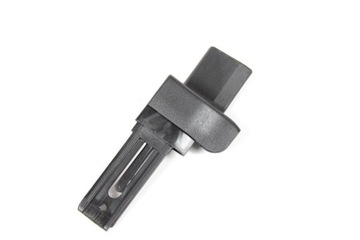 фото thumb №1, Гачок шторка багажника vw passat b8 variant права