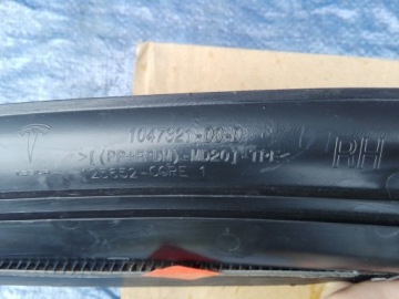 Tesla x обшивка стійка багажника праве 104732100d в Україні, фото thumb