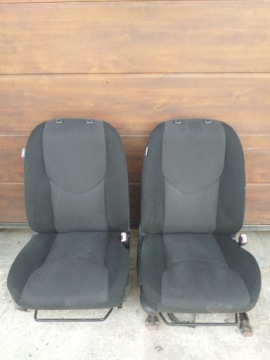 фото thumb №1, Toyota rav4 iii сидіння перед правий спинка матеріал