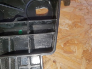 Volkswagen оригінальний номер 760807484 напрямна бампера в Україні, фото thumb