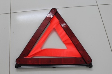 фото thumb №1, Треугольник предупредительный audi a4 b7 04-08r