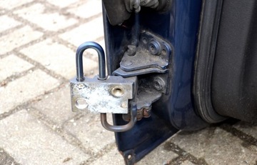 фото thumb №1, Audi a4 b6 петля дверь правый перед нижний