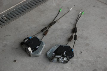 фото thumb №2, Lexus is 250 замок двері задня p / l 06-11r