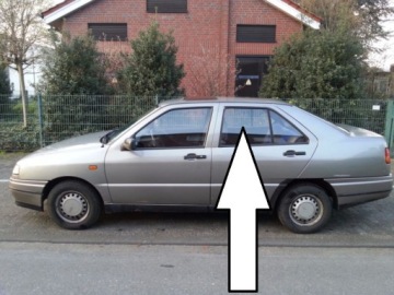 фото thumb №1, Стекло дверная левая задняя большая seat toledo i 1l 91-