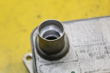 фото thumb №4, Радиатор масла a4 b8 1.8 tfsi 06j117021j