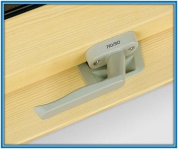 МАНДРАЖНОЕ ОКНО FAKRO FTP-V U4 78x118 с воздухозаборником