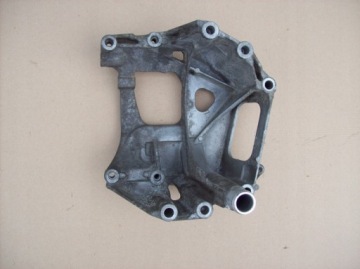 фото thumb №1, Mercedes w222 кронштейн генератора v12 m277 s60