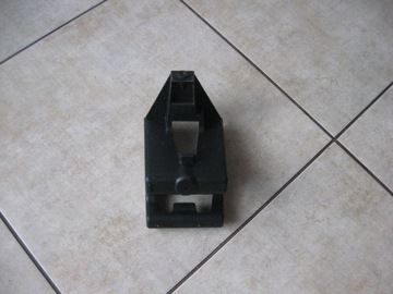 фото thumb №1, Напрямна кронштейн бампера - задня - renault clio iv