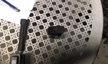 фото thumb №1, Mazda premacy - выключатель аварийных