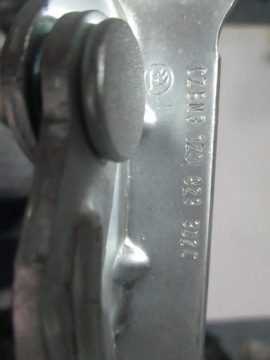 фото thumb №2, Skoda оригінальний номер 1z0823302c петля, кришка відсік двигуна