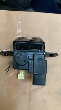 фото thumb №1, Hyundai i30 2017- замок задній кришки hb