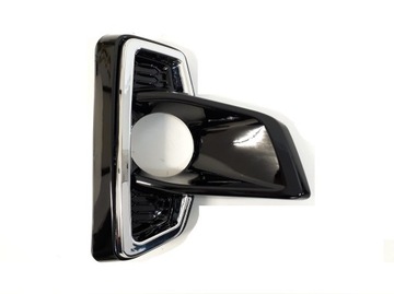 фото thumb №1, Правая решётка противотуманной фары хром toyota hilux 2018 2019