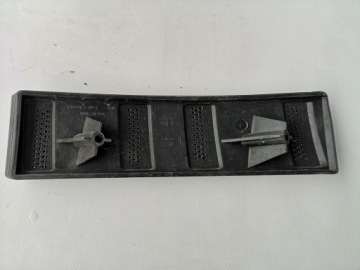 фото thumb №1, Tesla model s- напрямна бампера передній правий