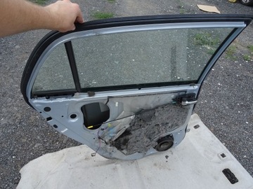 фото thumb №7, Toyota corolla e12 ix hb дверь левый зад задние