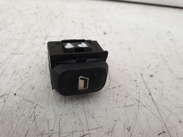 фото thumb №1, Переключатель стекло правый перед citroen berlingo 01r